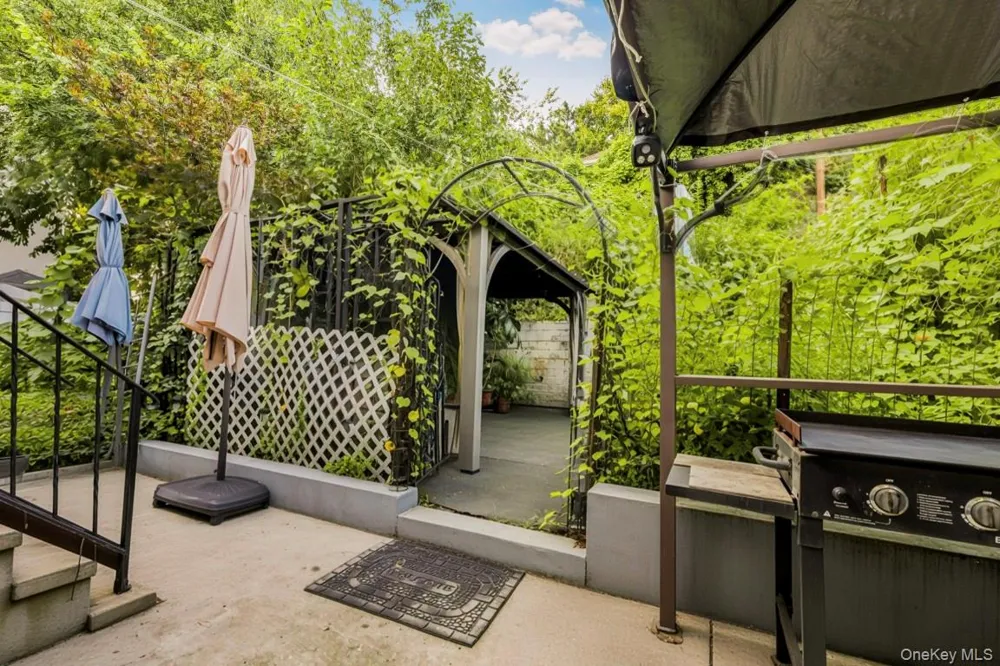 725 E 230th Street Bronx, NY 10466