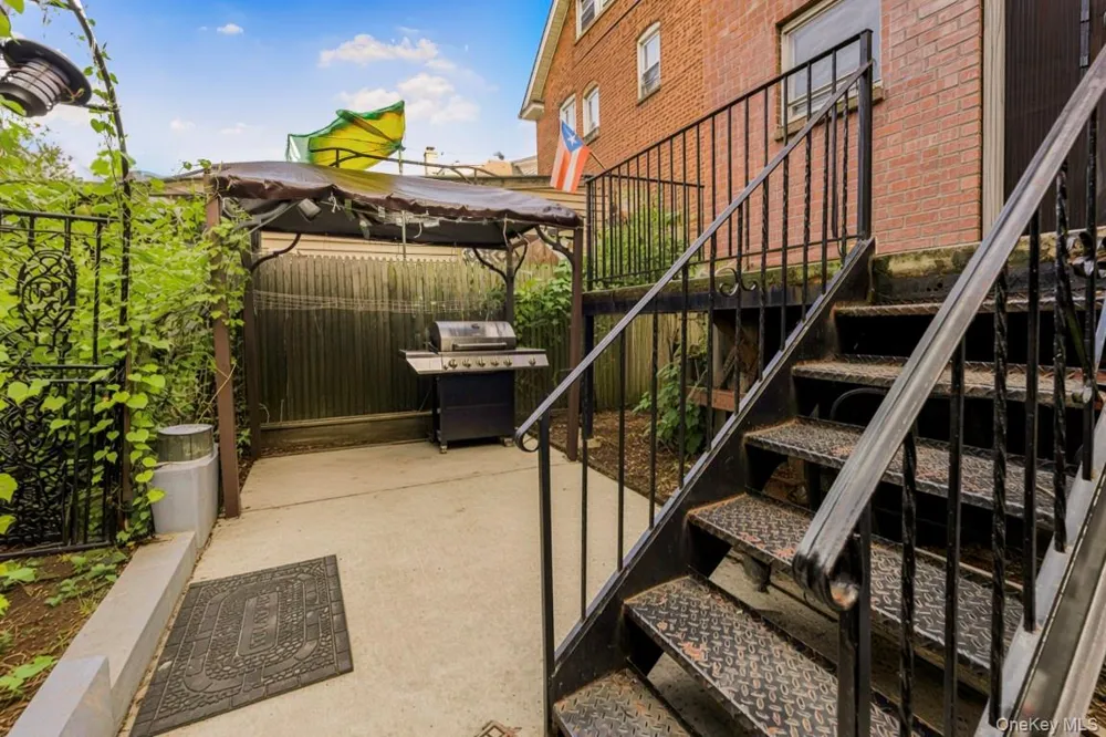 725 E 230th Street Bronx, NY 10466