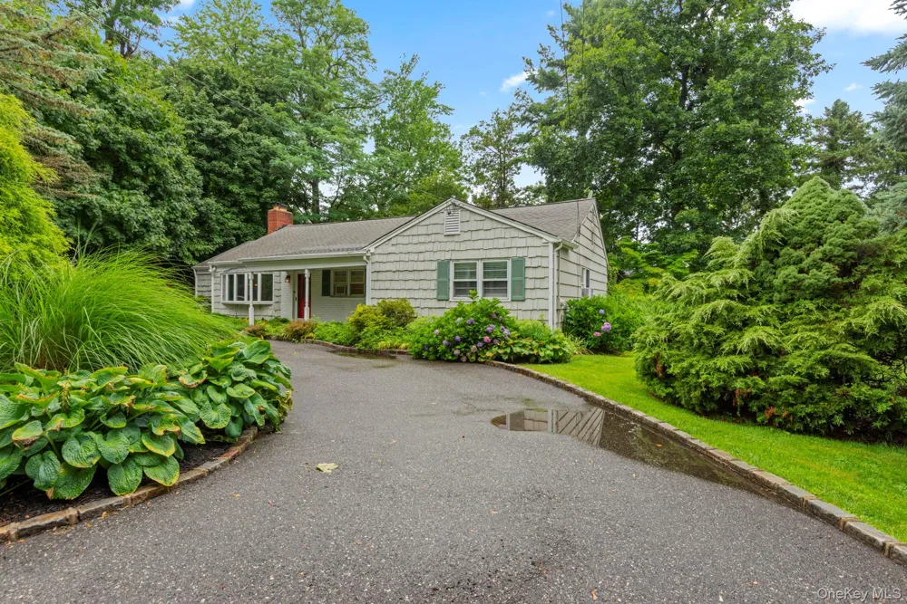75 Cove Road Huntington, NY 11743