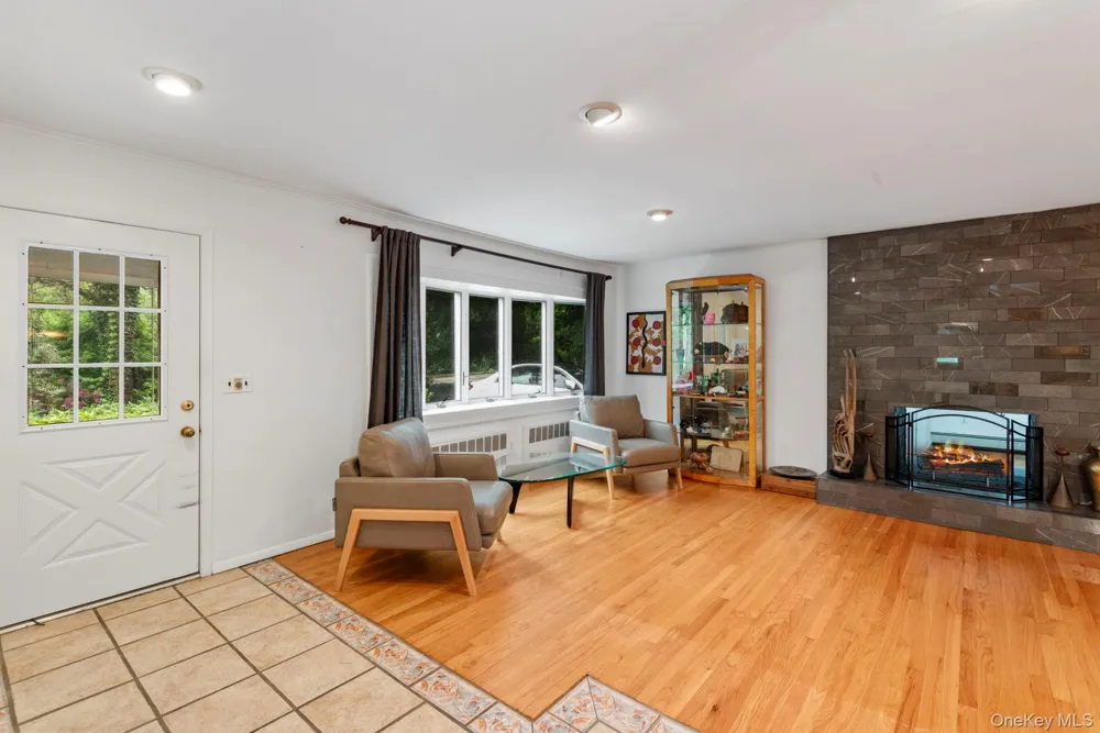 75 Cove Road Huntington, NY 11743