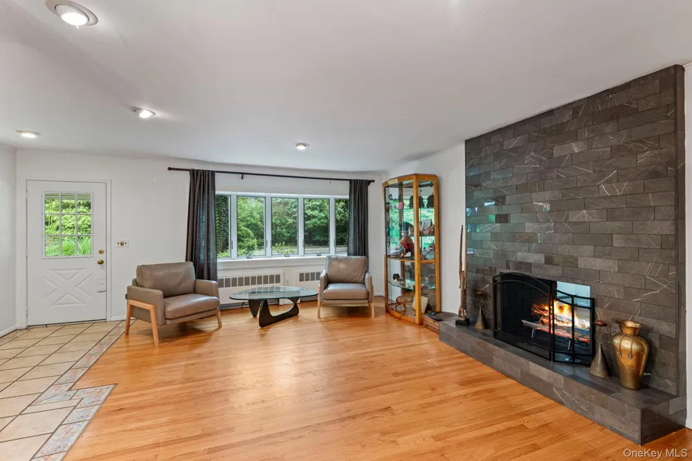 75 Cove Road Huntington, NY 11743