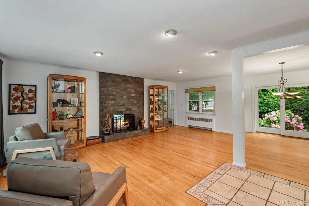75 Cove Road Huntington, NY 11743