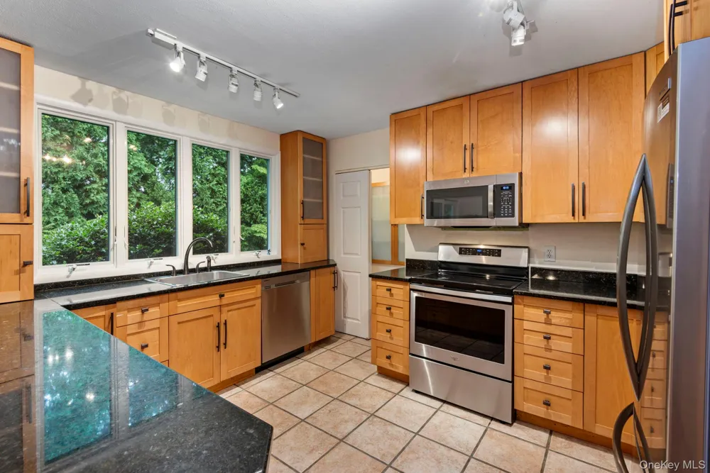 75 Cove Road Huntington, NY 11743