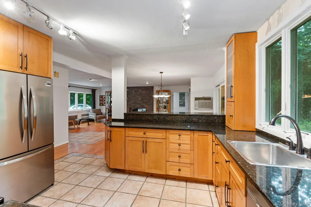 75 Cove Road Huntington, NY 11743