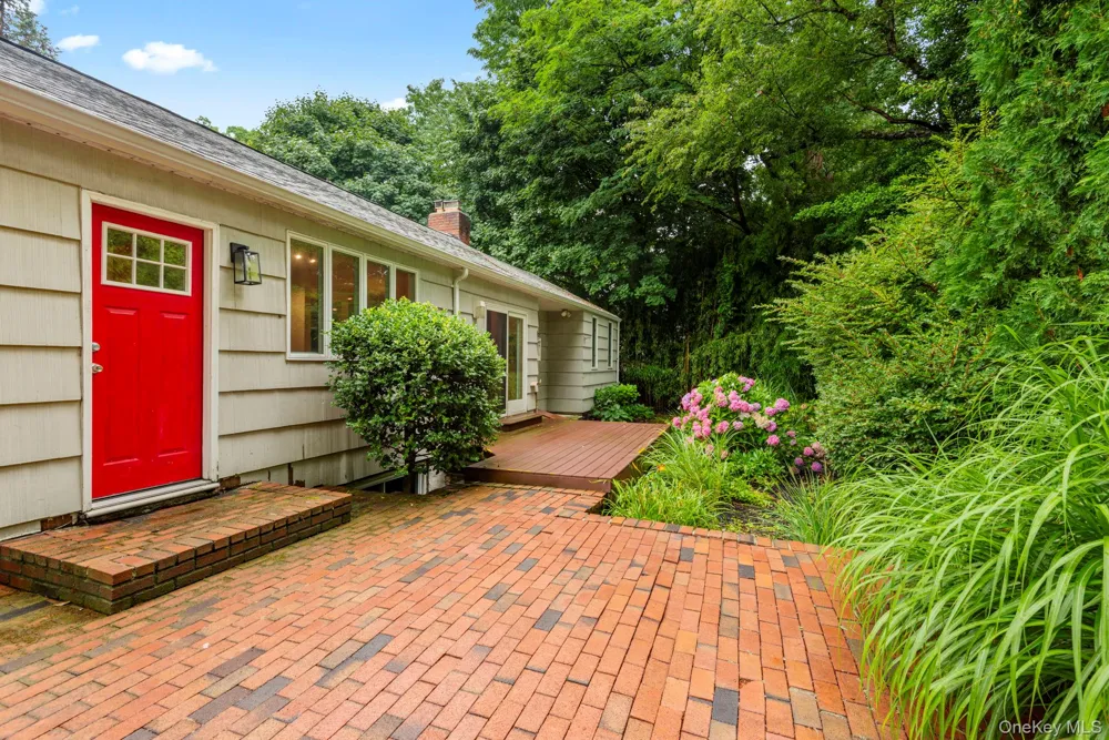 75 Cove Road Huntington, NY 11743