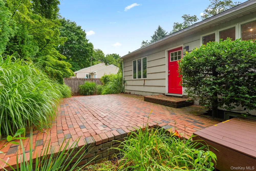 75 Cove Road Huntington, NY 11743