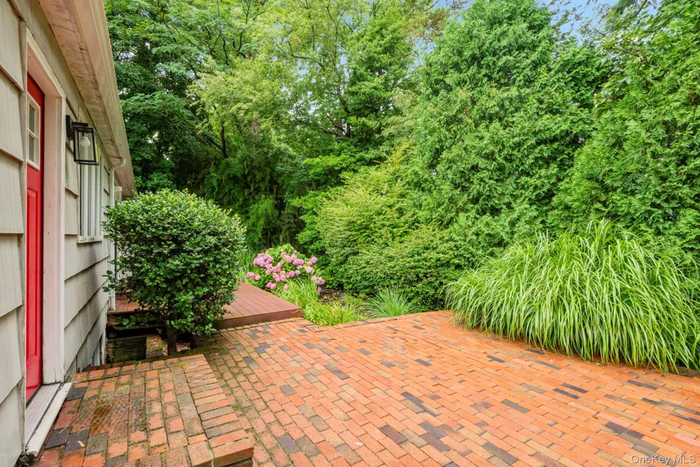 75 Cove Road Huntington, NY 11743