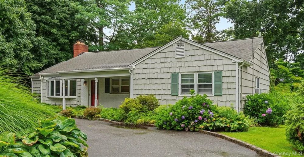 75 Cove Road Huntington, NY 11743