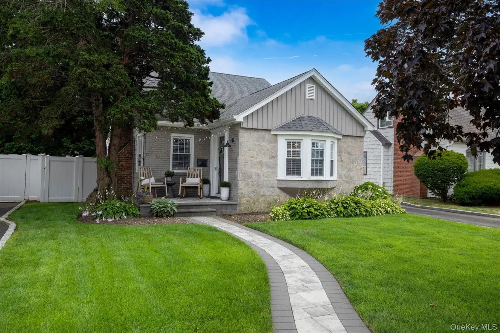 10 Woodland Avenue Rockville Centre, NY 11570