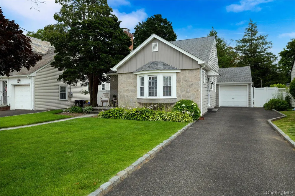 10 Woodland Avenue Rockville Centre, NY 11570