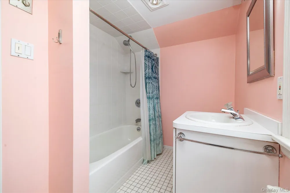 10 Woodland Avenue Rockville Centre, NY 11570
