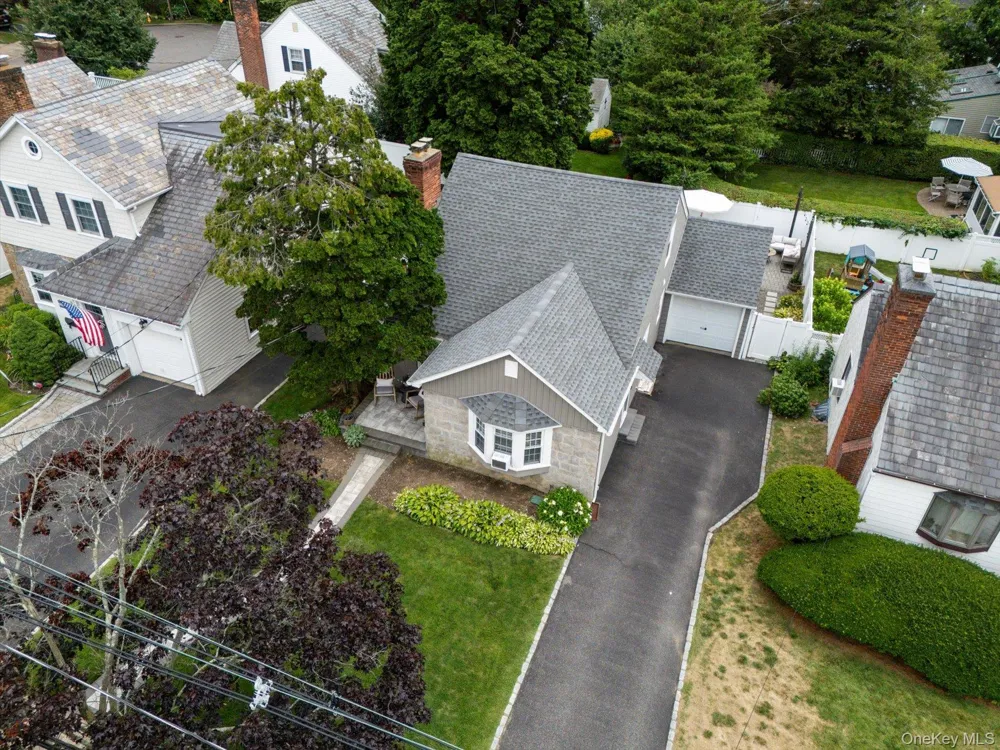 10 Woodland Avenue Rockville Centre, NY 11570