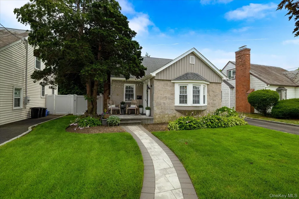 10 Woodland Avenue Rockville Centre, NY 11570