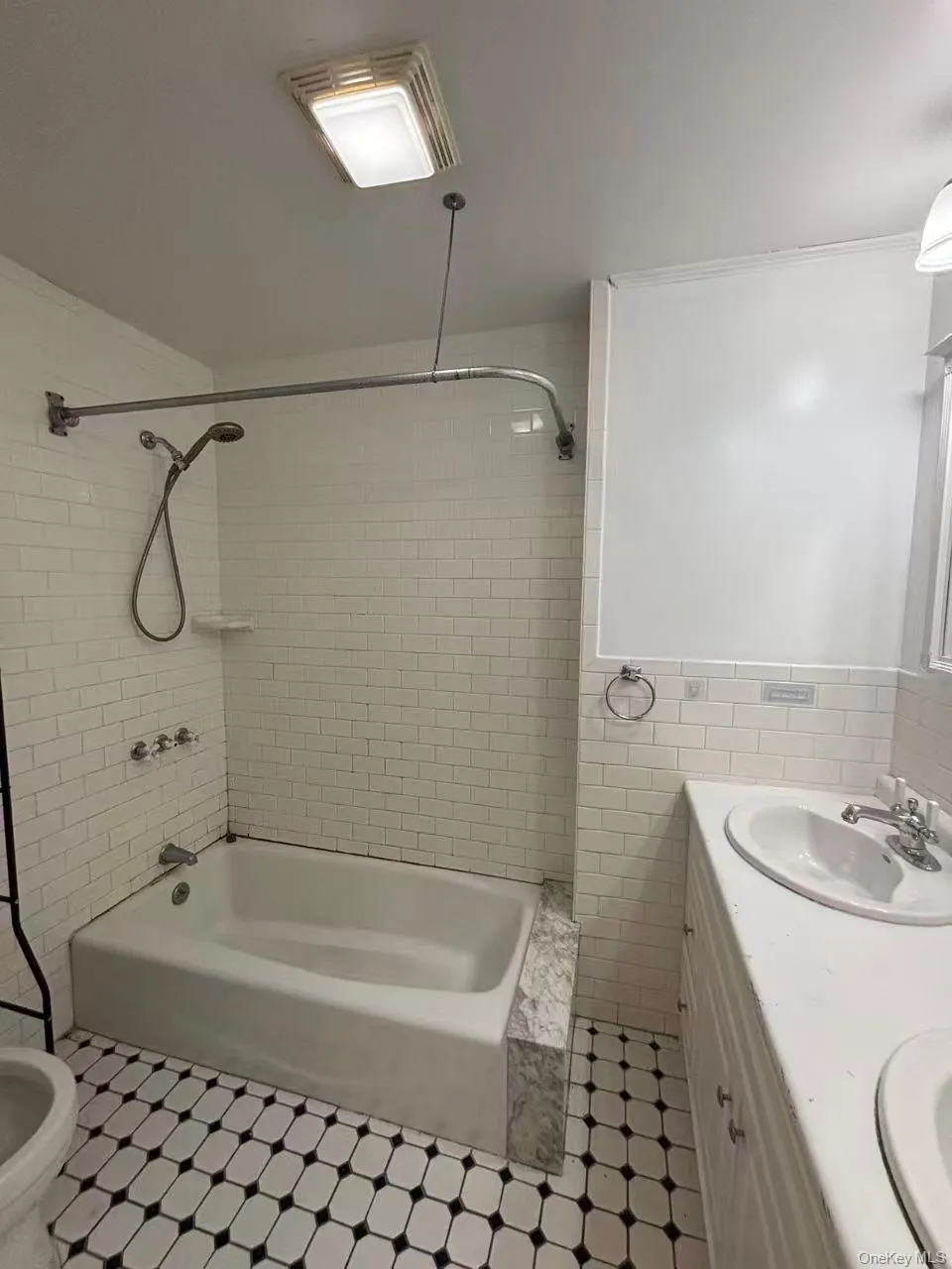 4327 215th Street Bayside, NY 11361