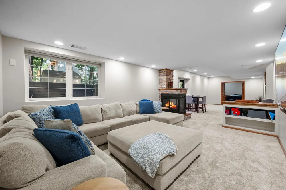 14991 Creditview Drive Savage, MN 55378