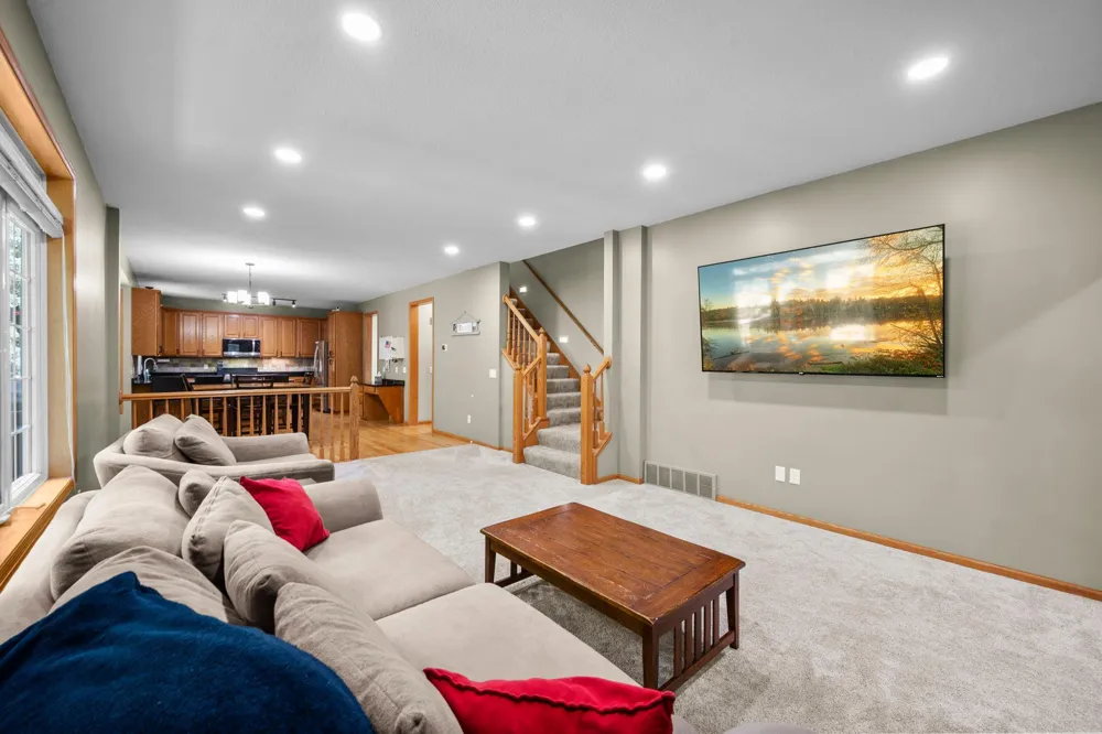 14991 Creditview Drive Savage, MN 55378