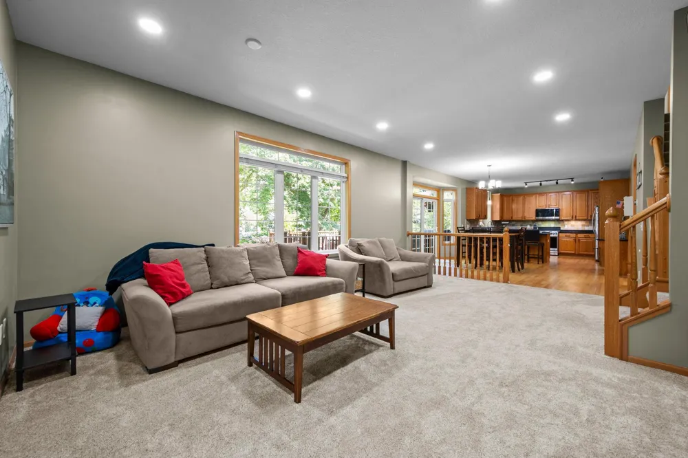 14991 Creditview Drive Savage, MN 55378