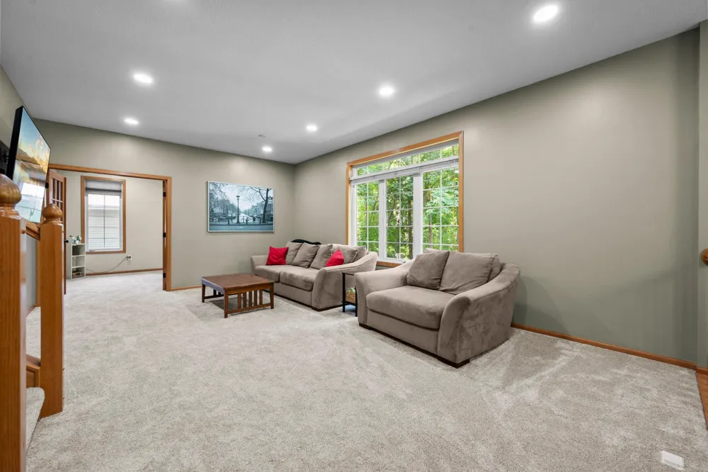 14991 Creditview Drive Savage, MN 55378