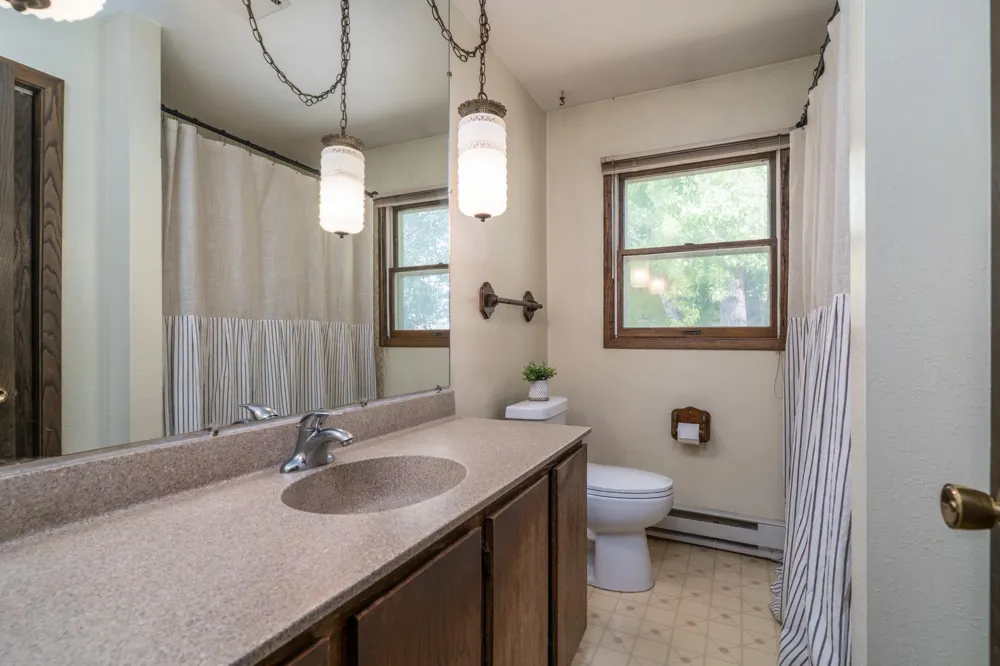 511 4th Avenue NE Crookston, MN 56716