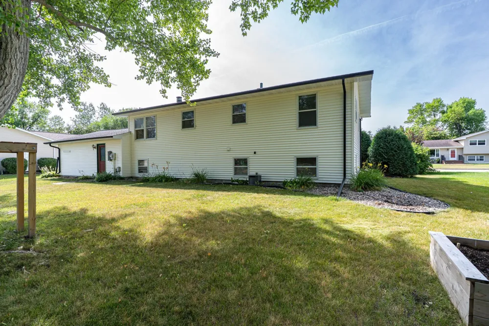 511 4th Avenue NE Crookston, MN 56716