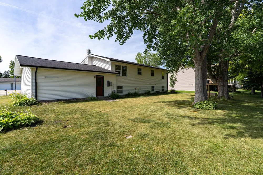 511 4th Avenue NE Crookston, MN 56716
