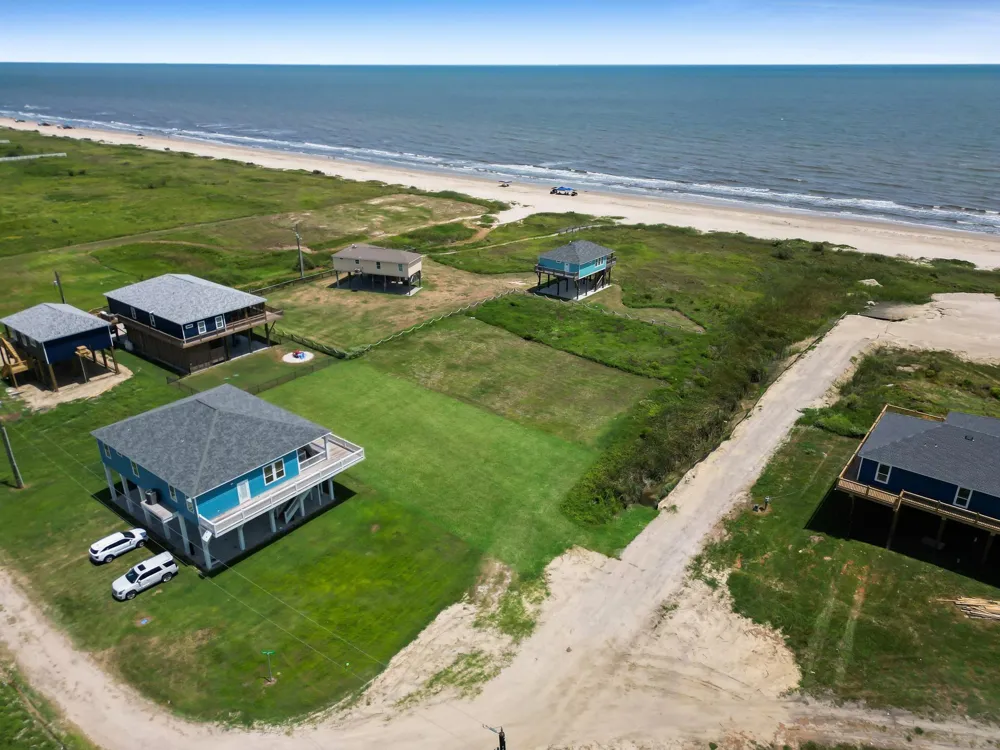 514 Caplen Shores Circle Gilchrist, TX 77617