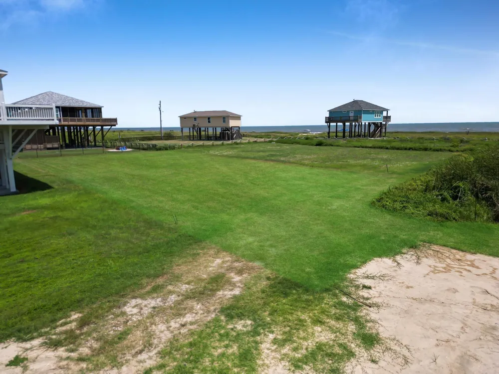 514 Caplen Shores Circle Gilchrist, TX 77617