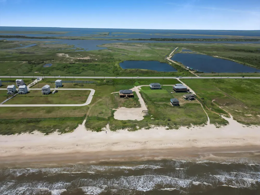514 Caplen Shores Circle Gilchrist, TX 77617