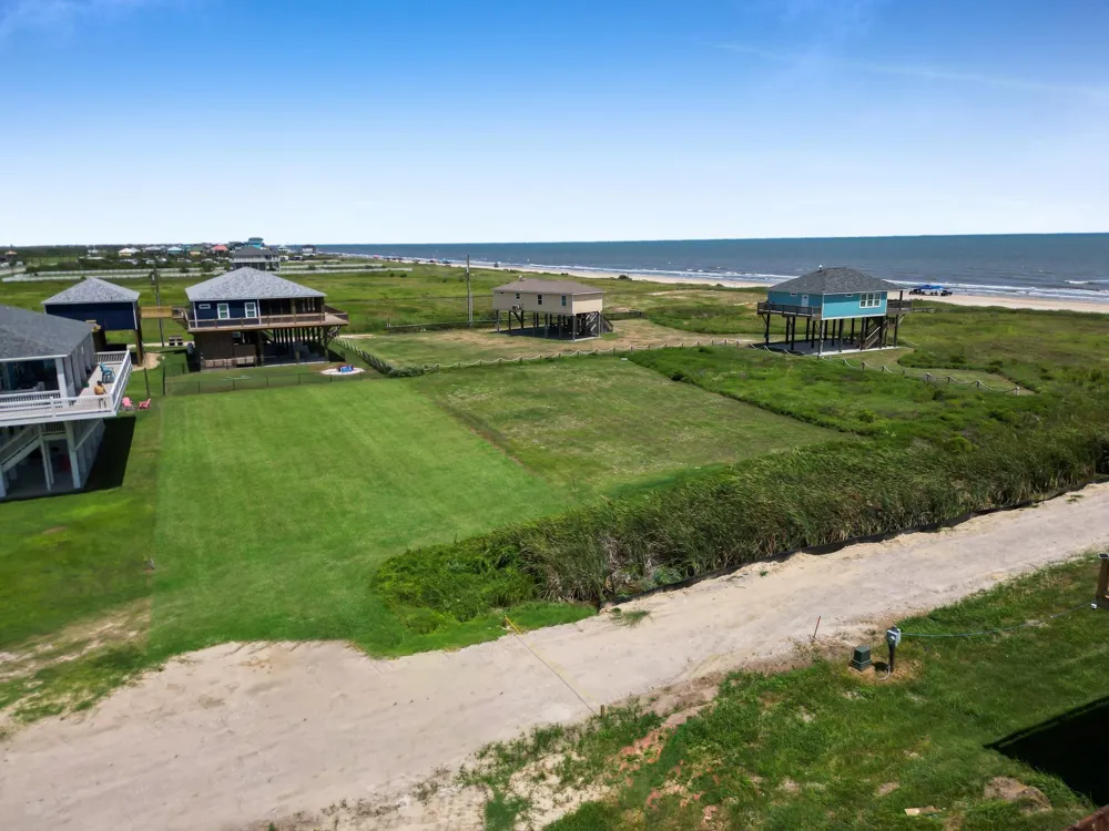 514 Caplen Shores Circle Gilchrist, TX 77617