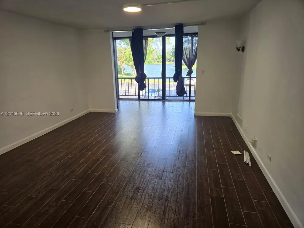 3690 Inverrary Dr #2Q Lauderhill, FL 33319
