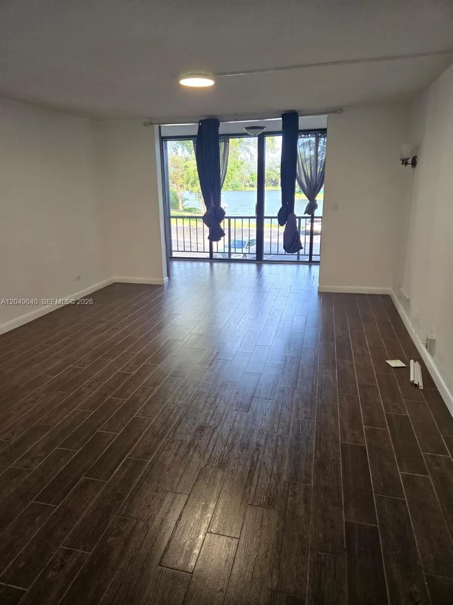 3690 Inverrary Dr #2Q Lauderhill, FL 33319