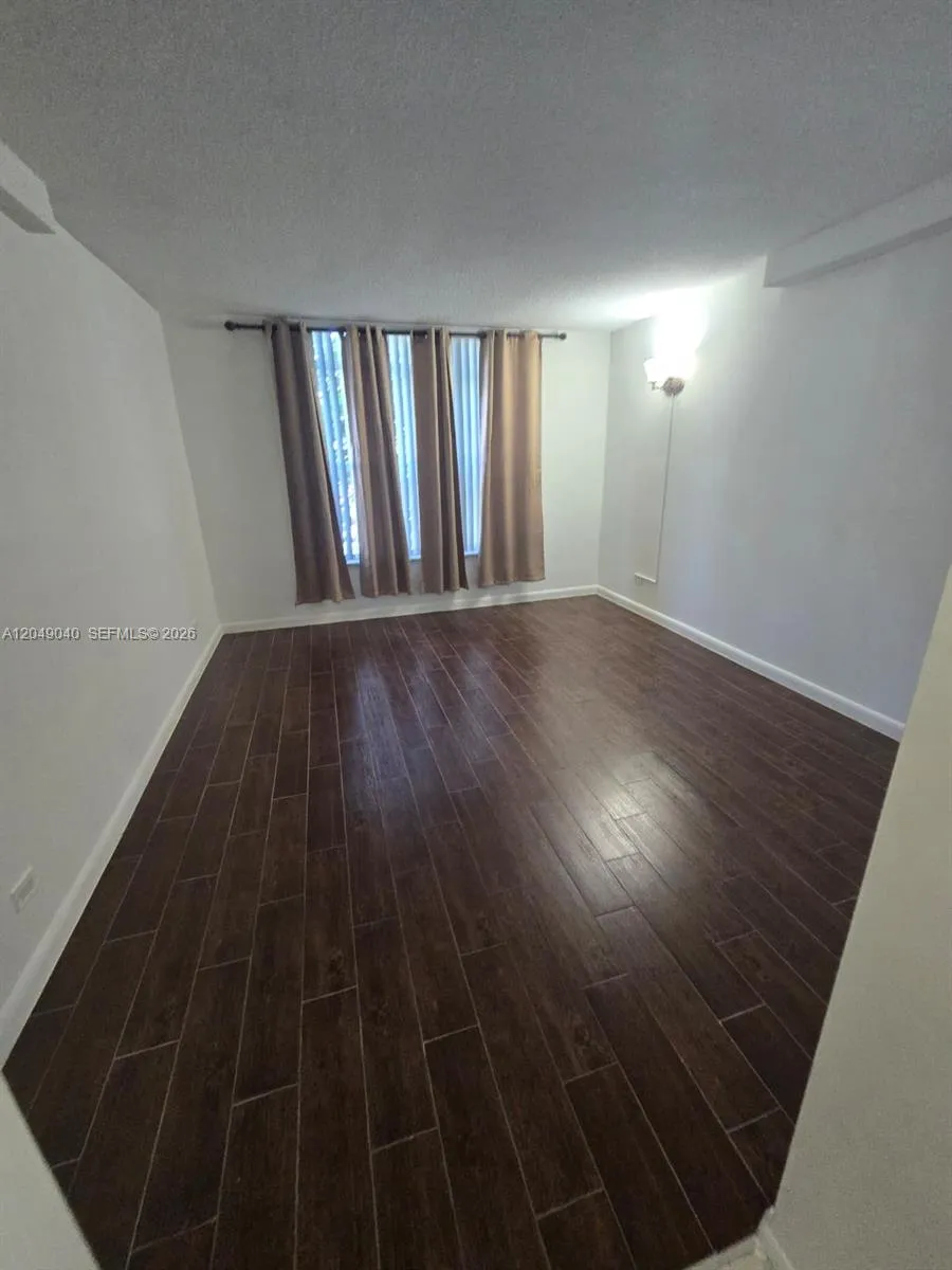 3690 Inverrary Dr #2Q Lauderhill, FL 33319