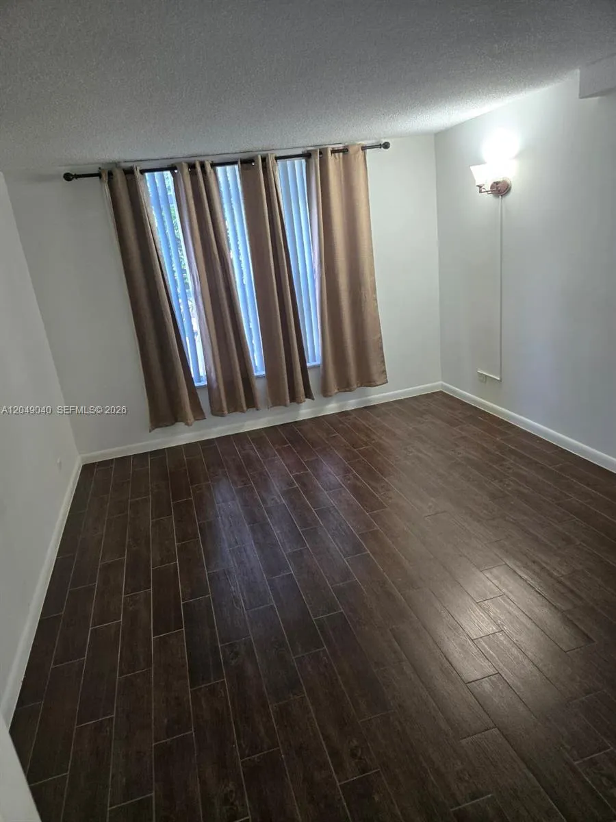 3690 Inverrary Dr #2Q Lauderhill, FL 33319