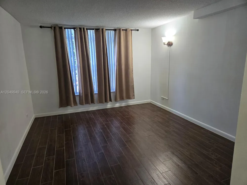 3690 Inverrary Dr #2Q Lauderhill, FL 33319