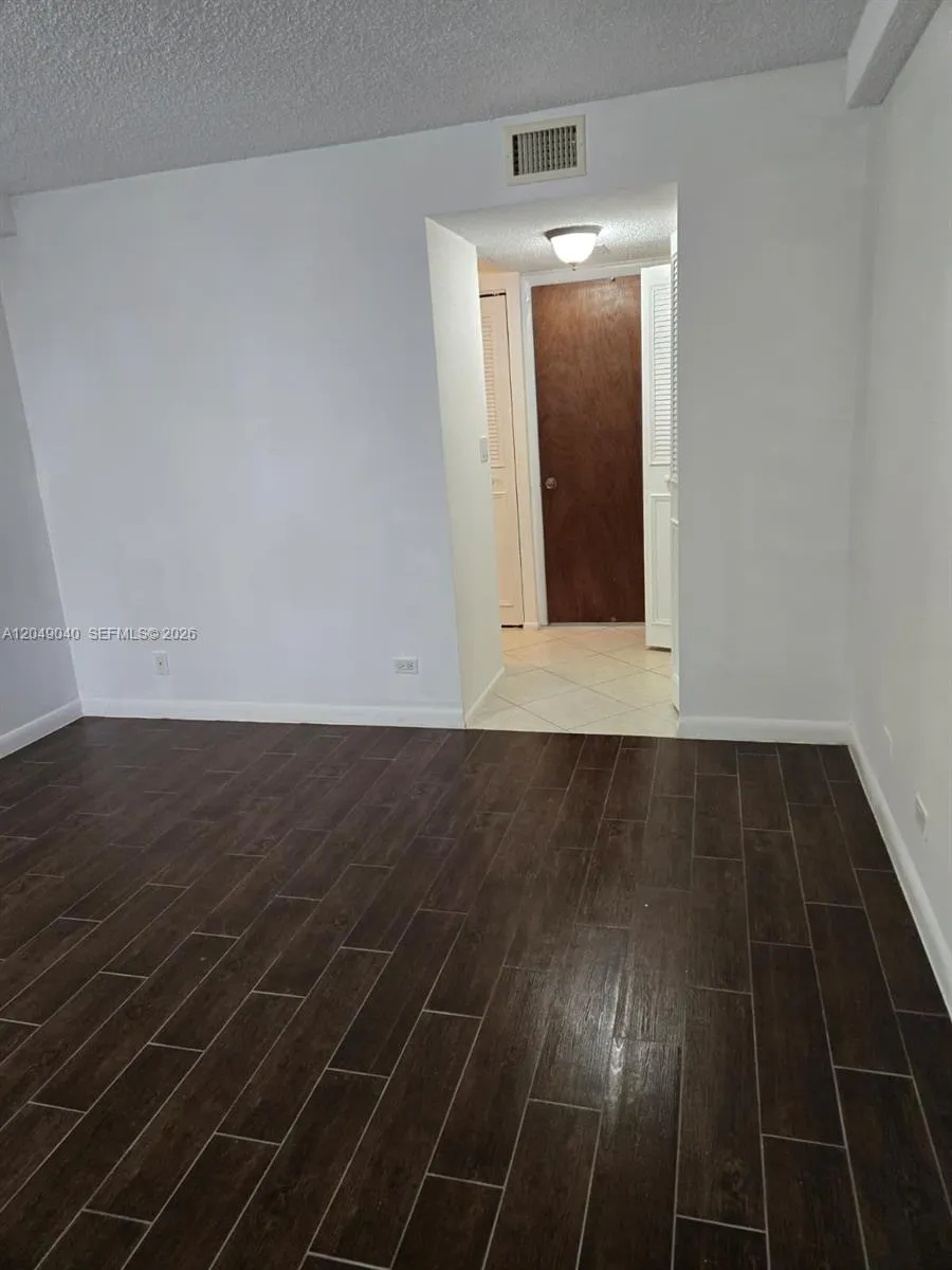 3690 Inverrary Dr #2Q Lauderhill, FL 33319