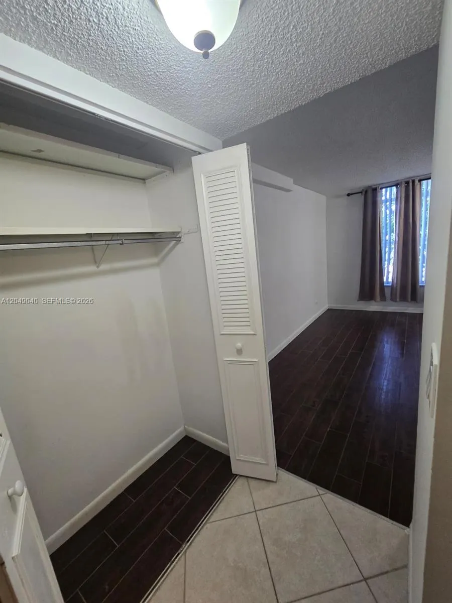 3690 Inverrary Dr #2Q Lauderhill, FL 33319