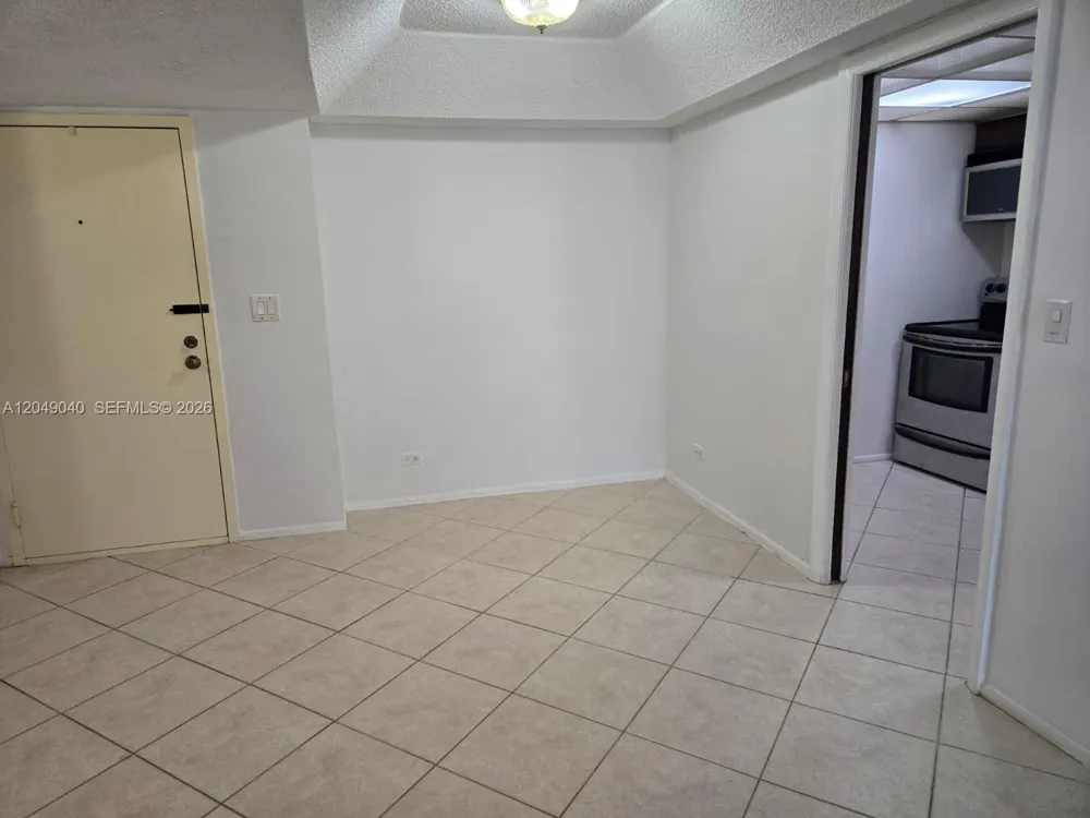 3690 Inverrary Dr #2Q Lauderhill, FL 33319