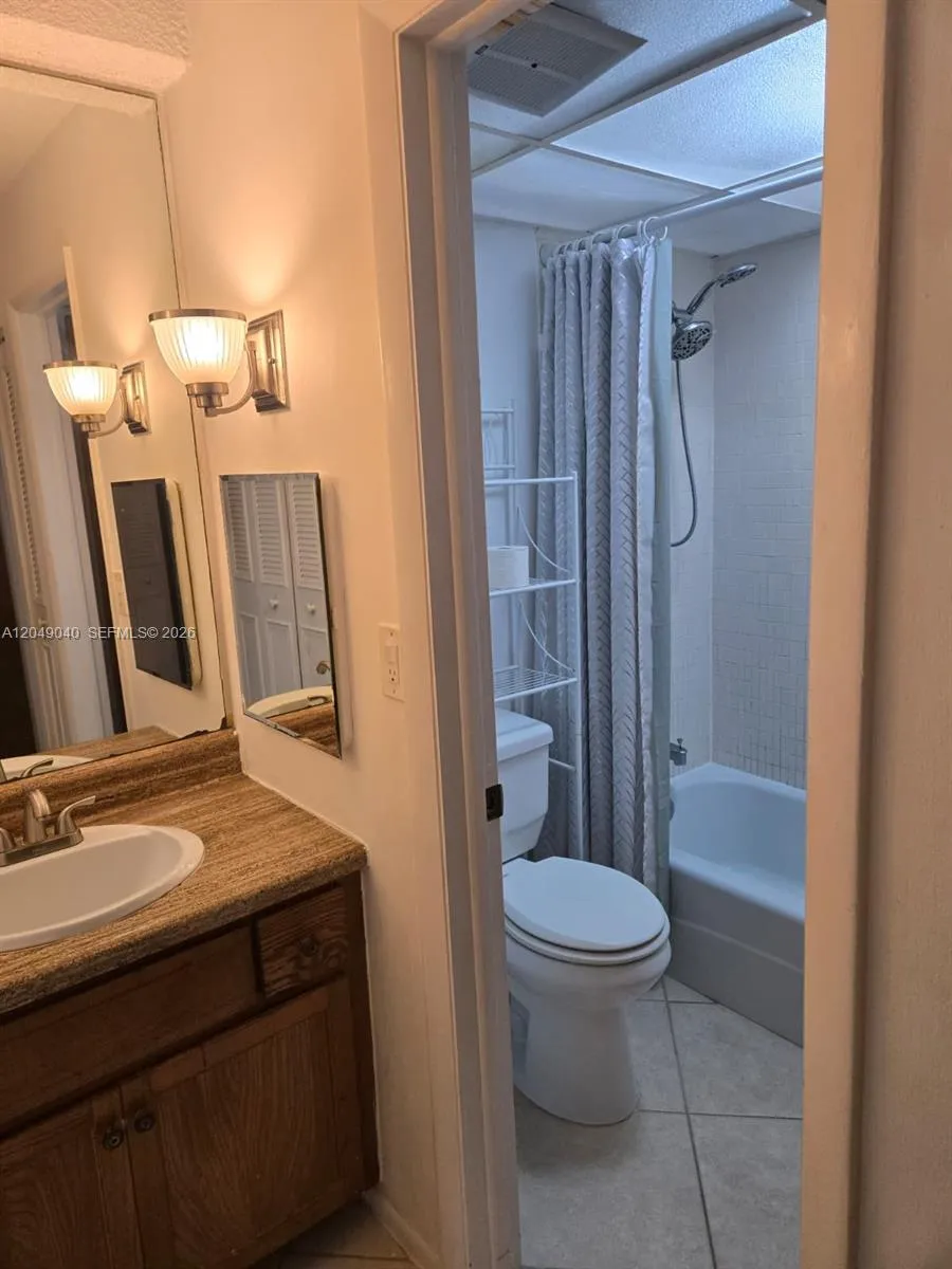 3690 Inverrary Dr #2Q Lauderhill, FL 33319
