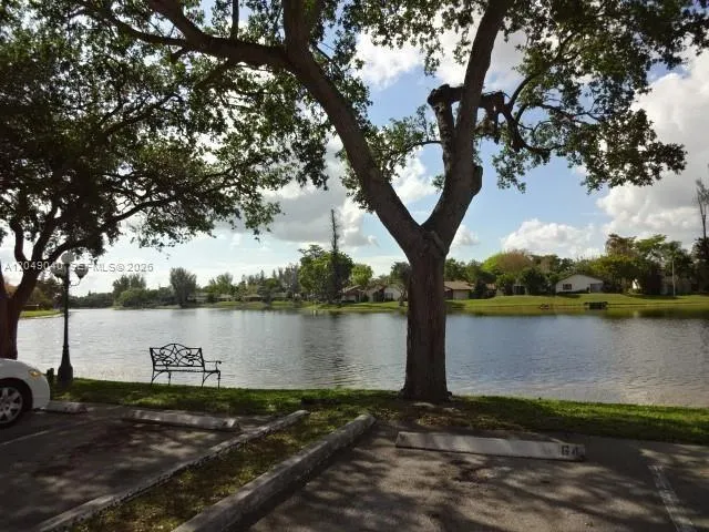 3690 Inverrary Dr #2Q Lauderhill, FL 33319