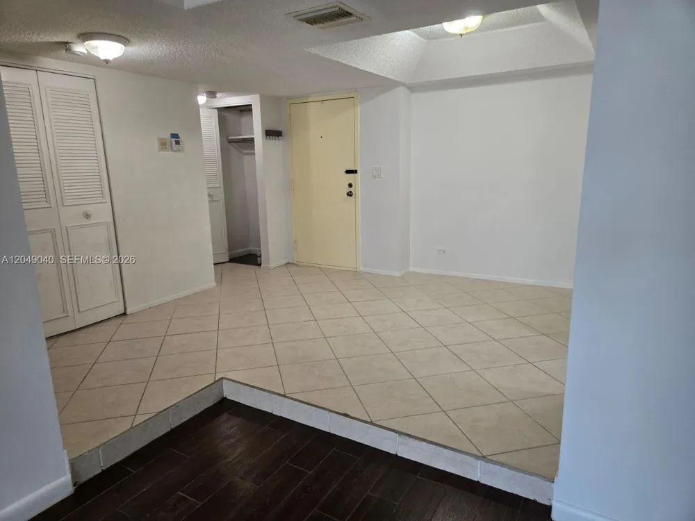 3690 Inverrary Dr #2Q Lauderhill, FL 33319