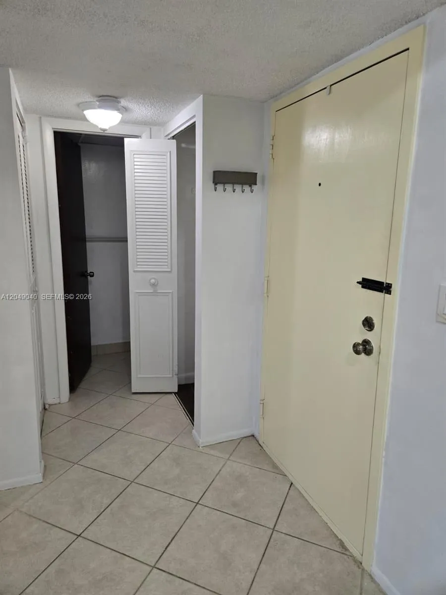 3690 Inverrary Dr #2Q Lauderhill, FL 33319