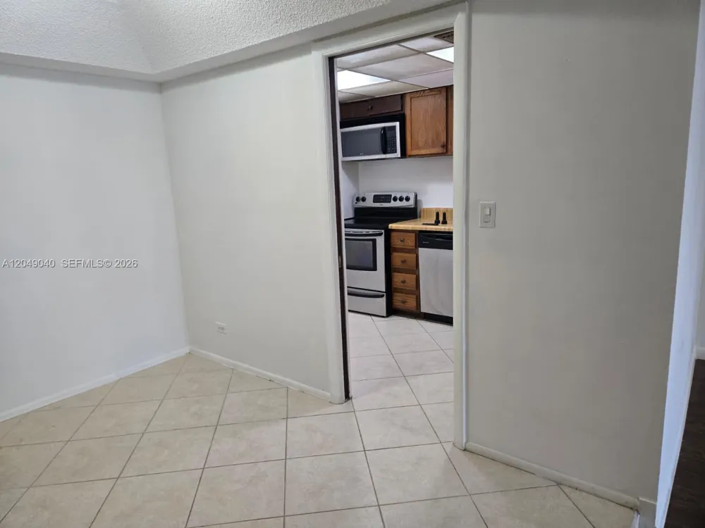 3690 Inverrary Dr #2Q Lauderhill, FL 33319