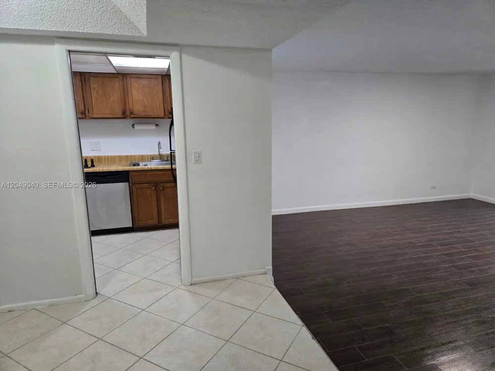 3690 Inverrary Dr #2Q Lauderhill, FL 33319