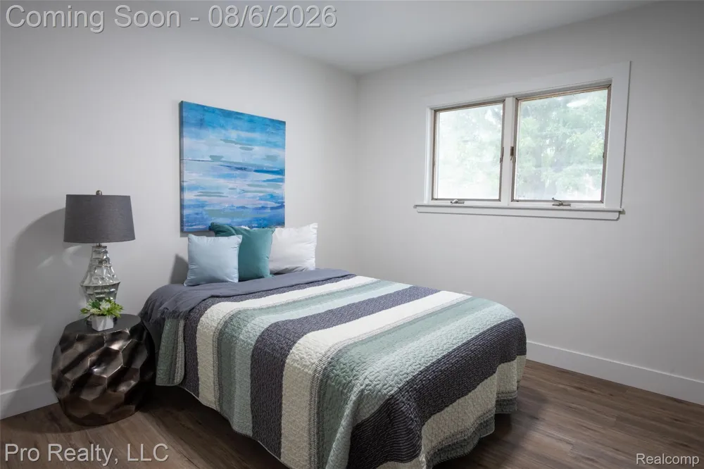 2256 Garry Drive Troy City, MI 48083