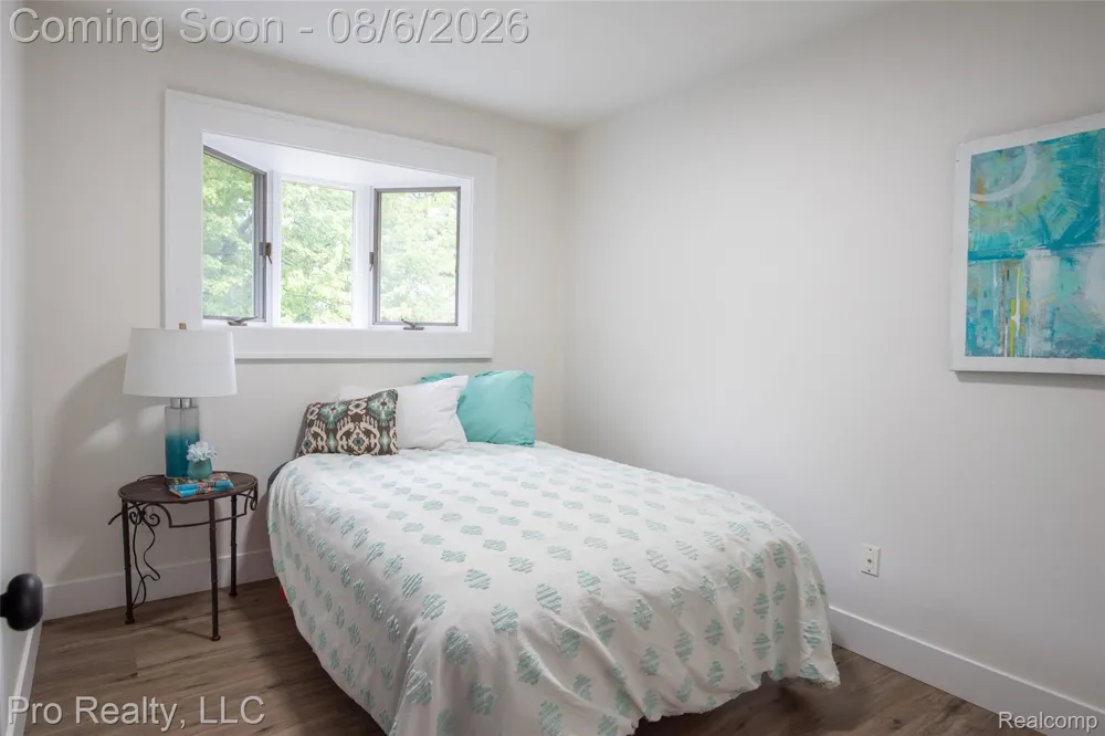 2256 Garry Drive Troy City, MI 48083