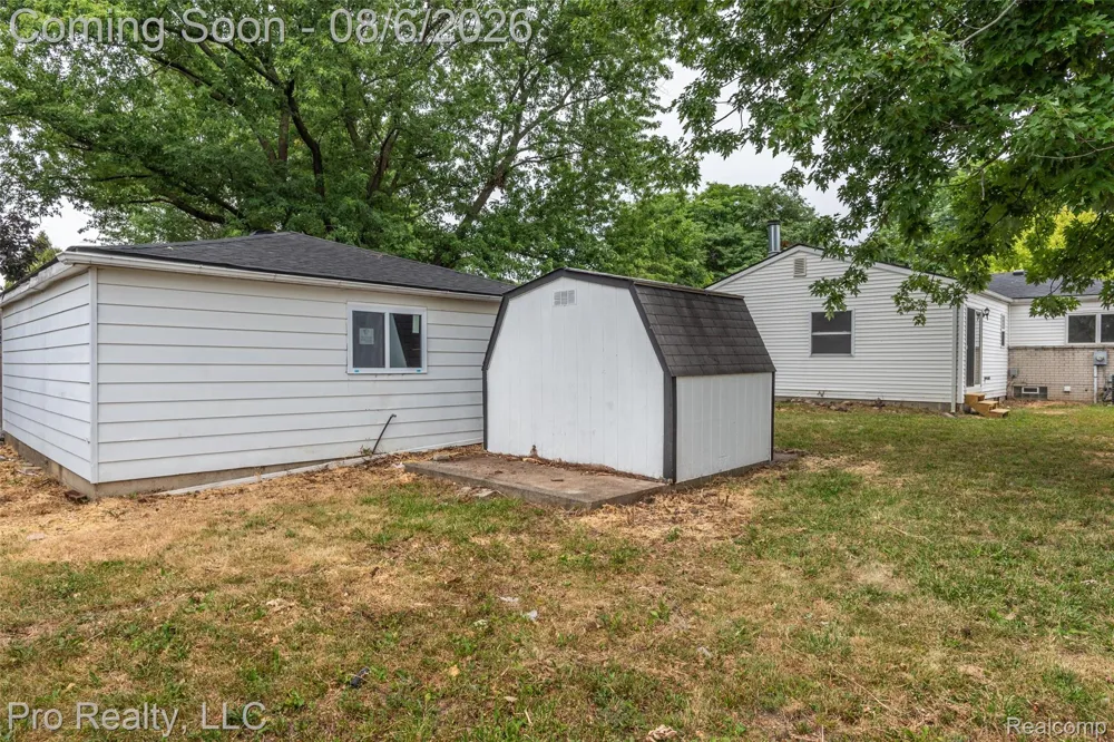 2256 Garry Drive Troy City, MI 48083