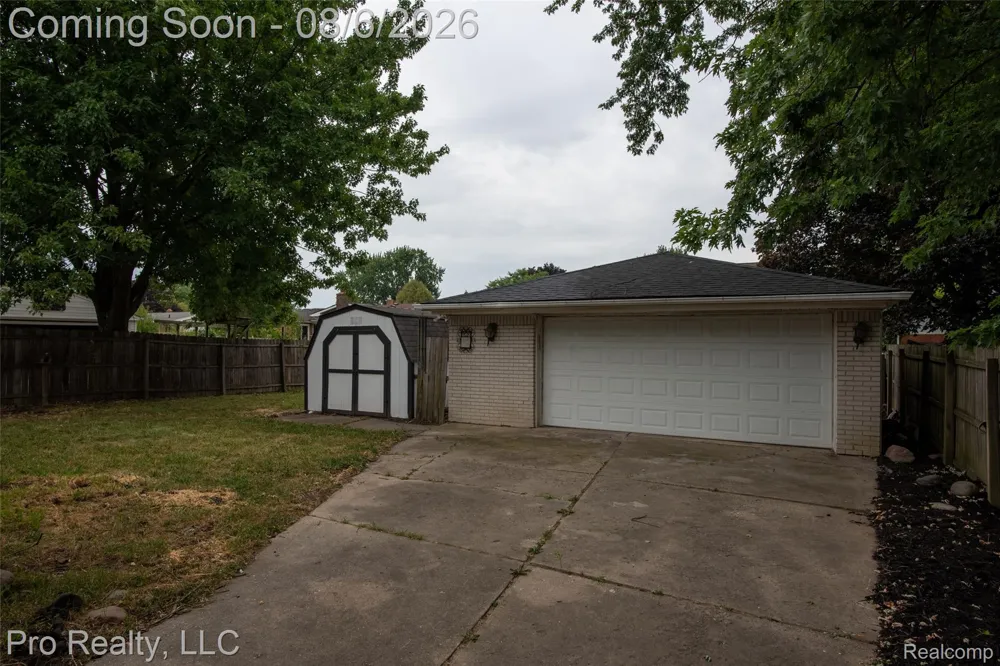 2256 Garry Drive Troy City, MI 48083
