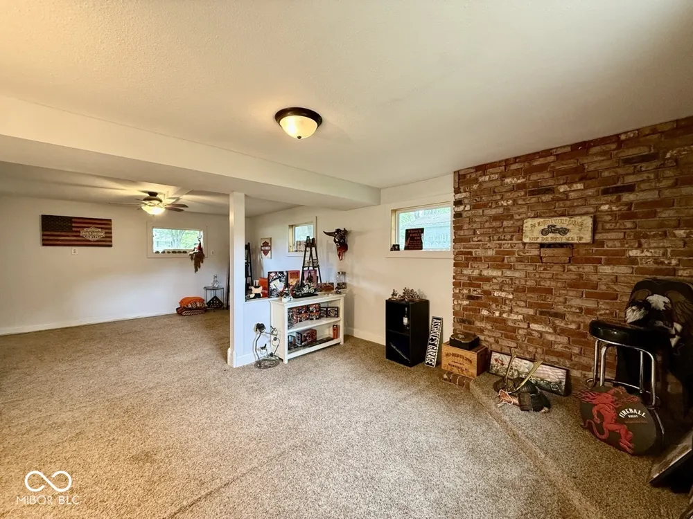 1564 W Sitting Bull Drive Terre Haute, IN 47802