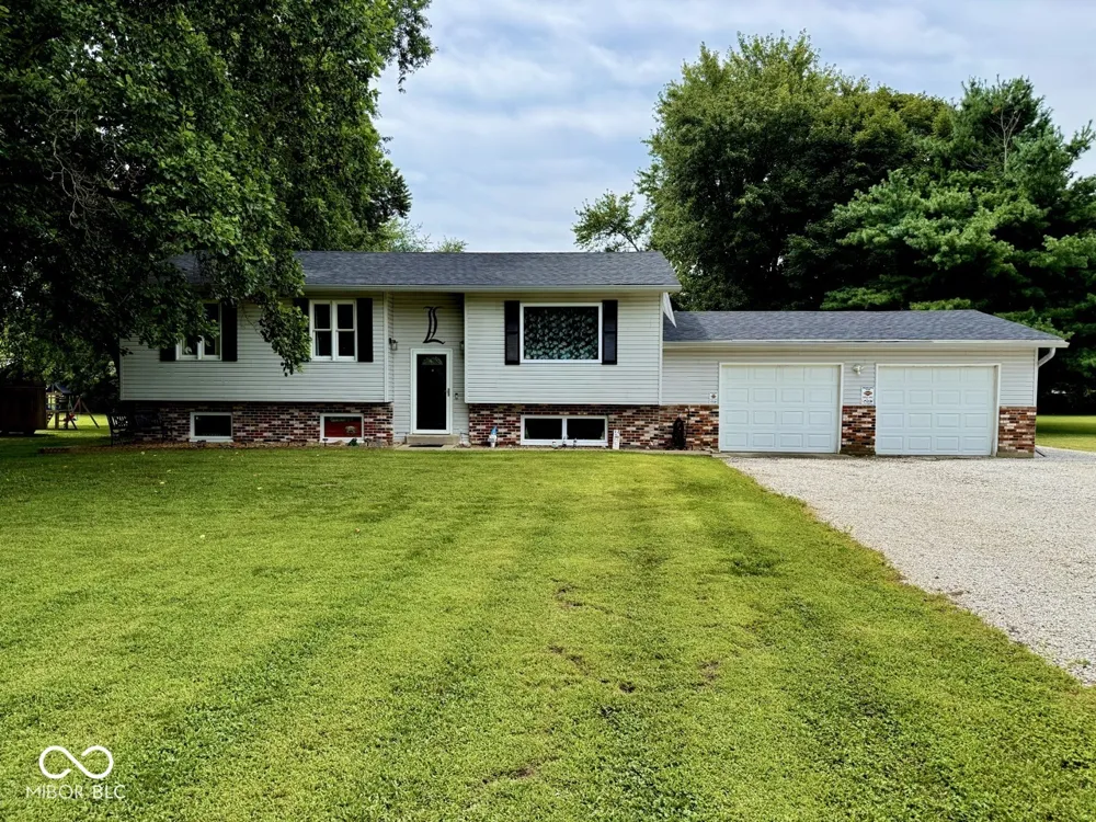 1564 W Sitting Bull Drive Terre Haute, IN 47802