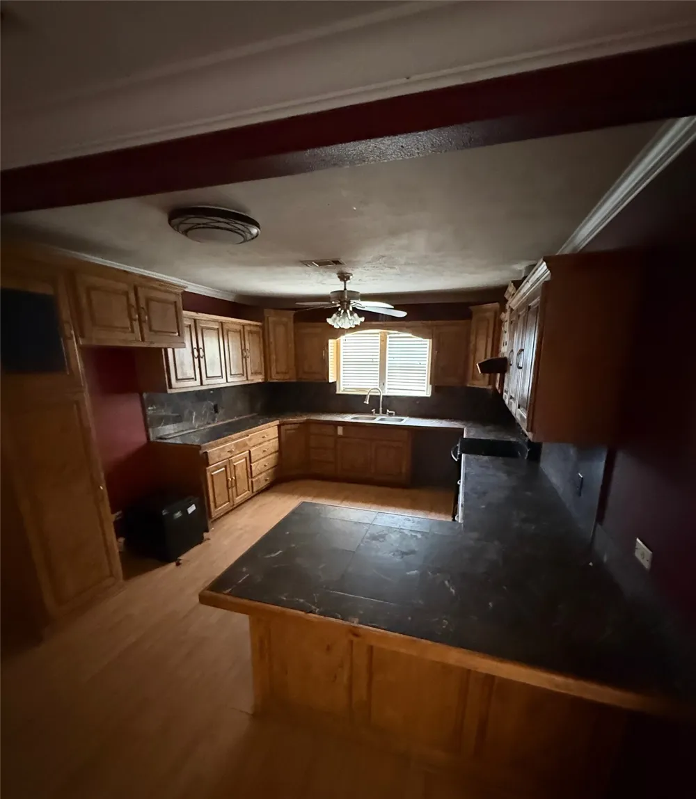 648 S Center Street Buffalo, TX 75831